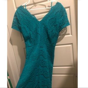 Great dress to wear to a wedding or work event!